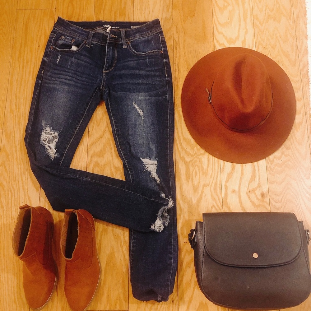 VICI ripped destroyed jeans